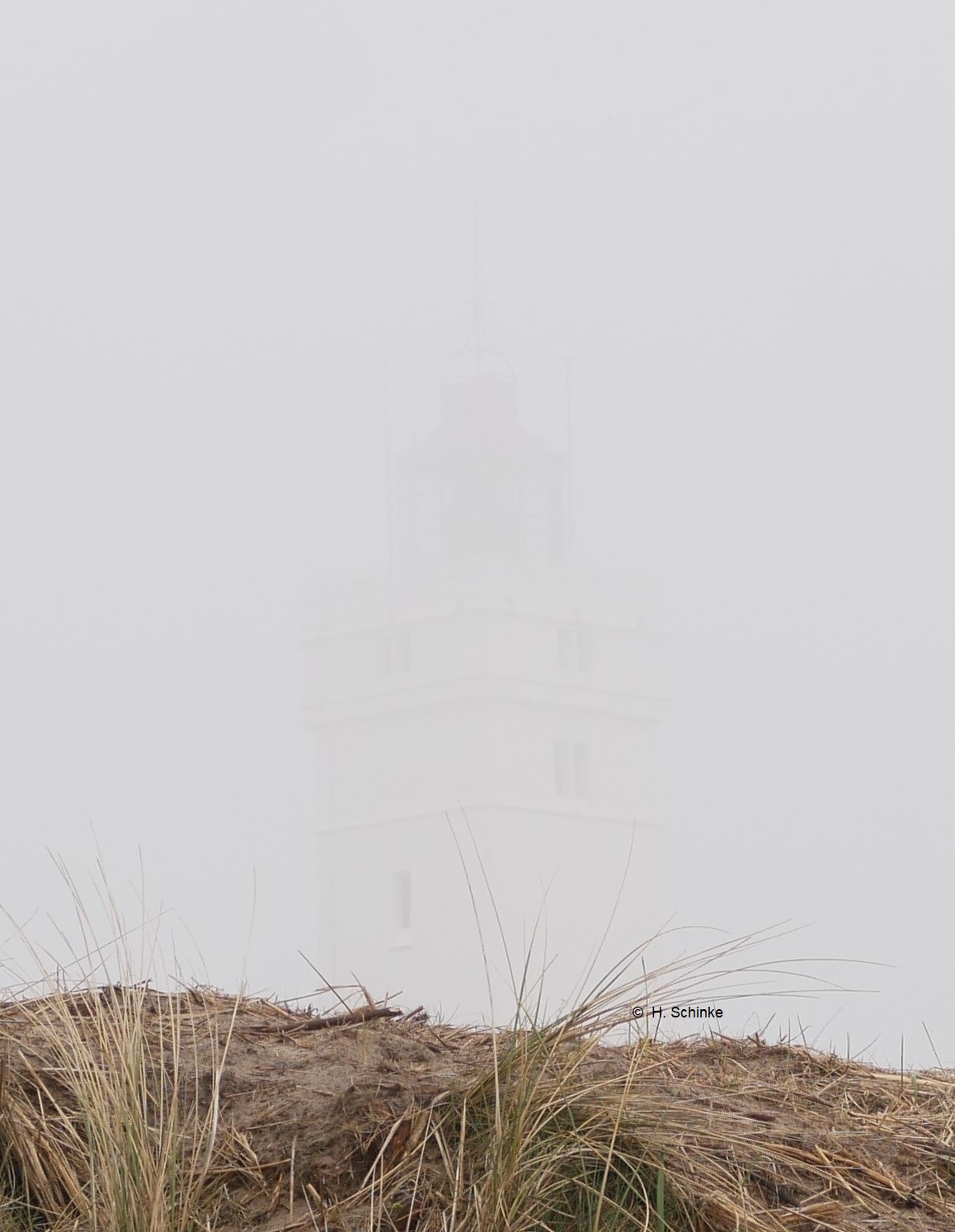 180416 H Schinke P1190640 3 c misty lighthouse